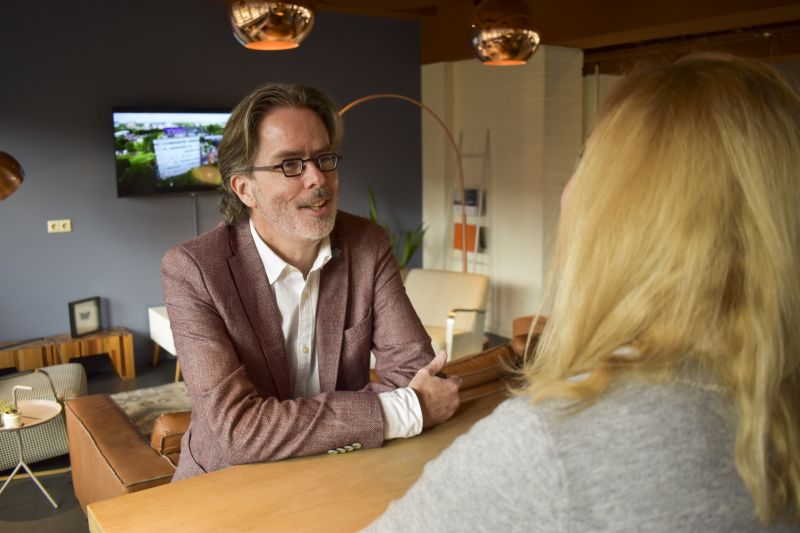Arbeidsdeskundigen in gesprek met elkaar
